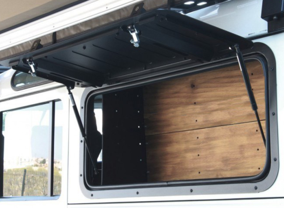 LAND ROVER DEFENDER PUMA GULLWING BOX BY FRONT RUNNER